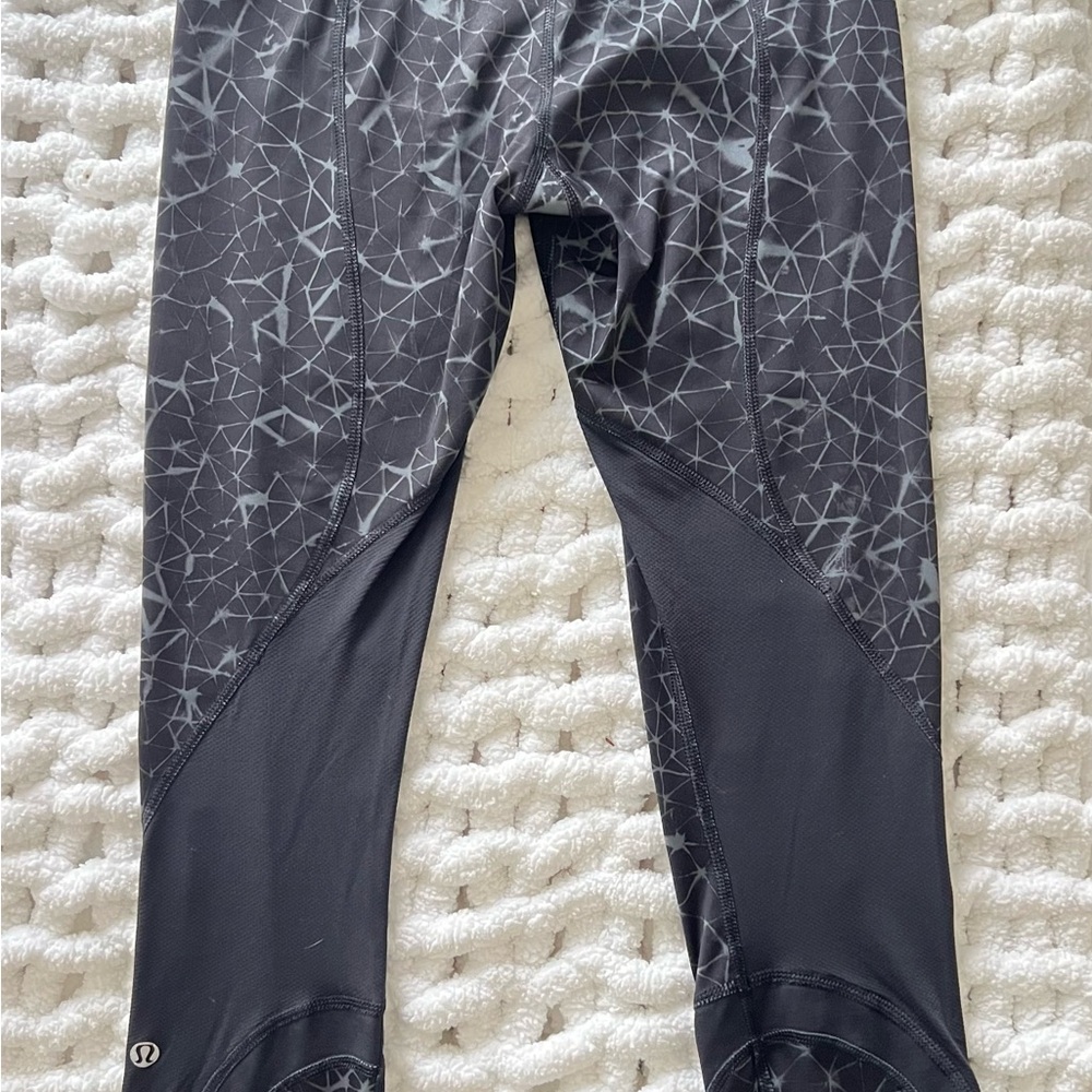 Geometric Patterned Black Leggings - image 2
